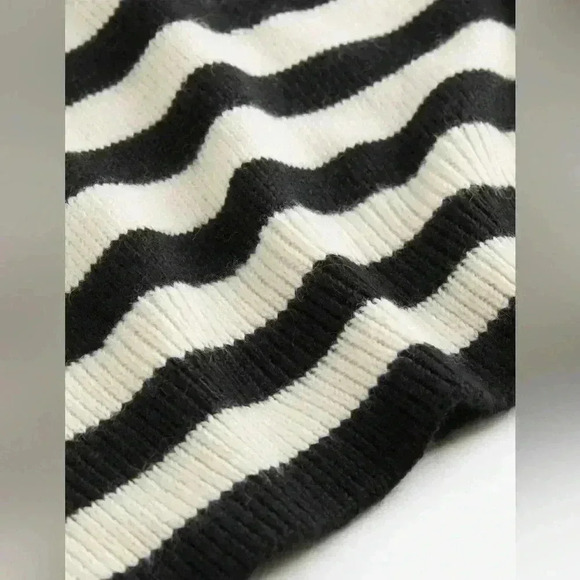 H&M fine knit sweater black cream  striped size S - Picture 3 of 5